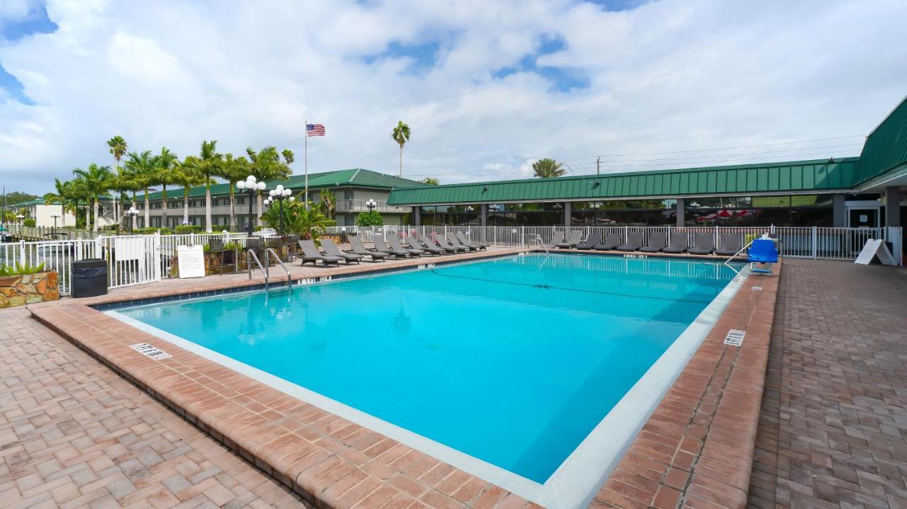 Waterfront Room, Heated Pool, Tiki Bar & Grill South Bradenton Экстерьер фото