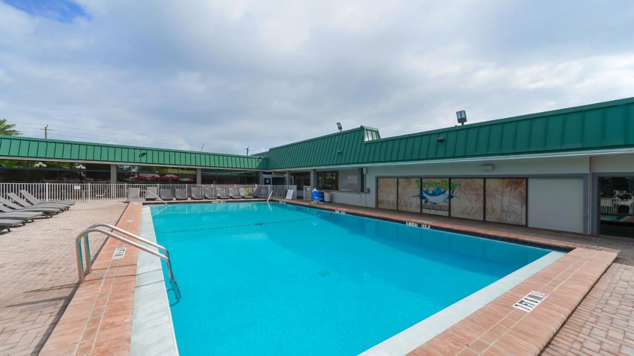 Waterfront Room, Heated Pool, Tiki Bar & Grill South Bradenton Экстерьер фото