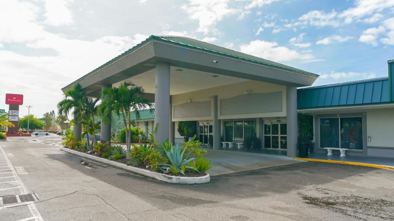 Waterfront Room, Heated Pool, Tiki Bar & Grill South Bradenton Экстерьер фото