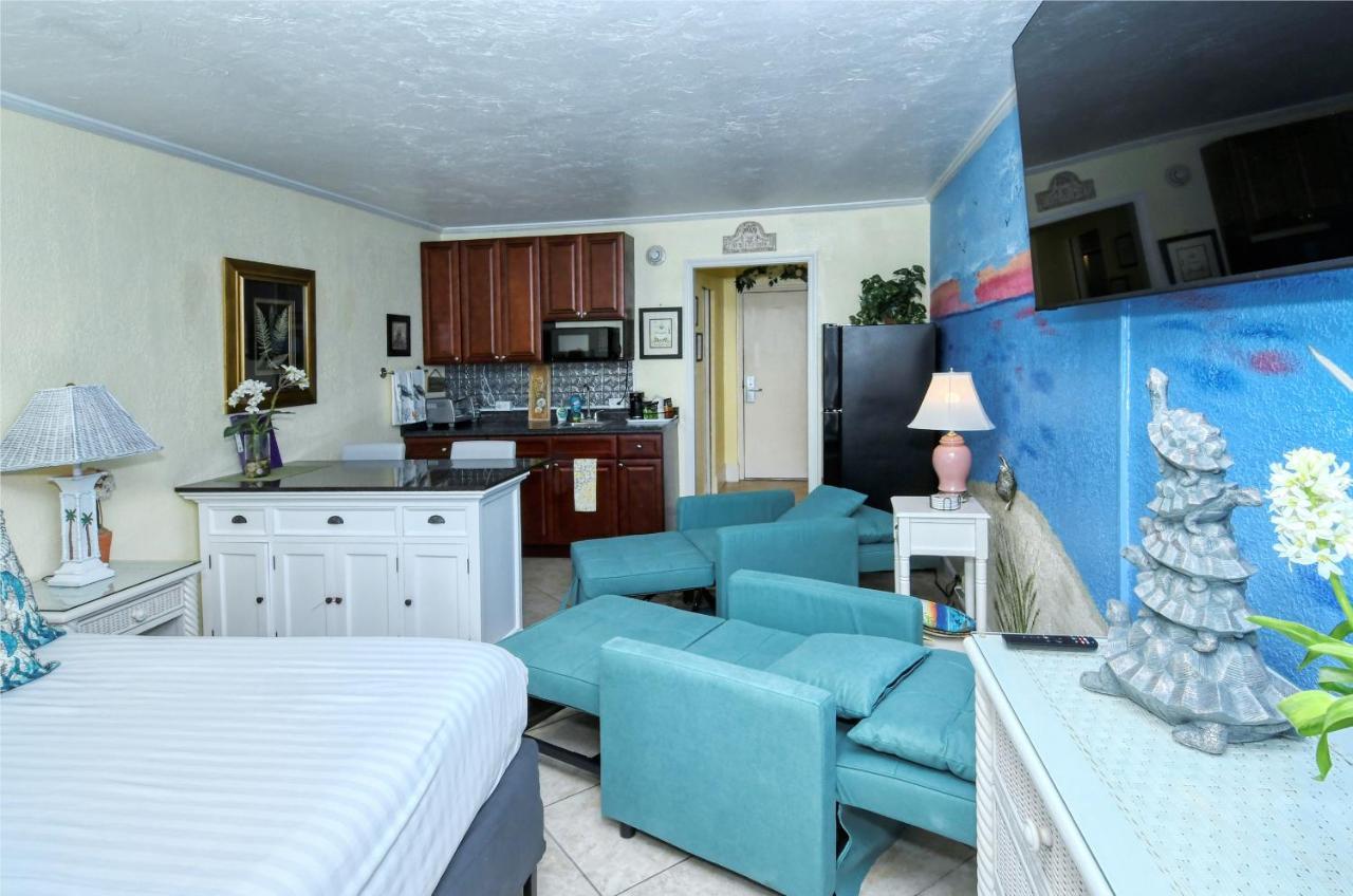 Waterfront Room, Heated Pool, Tiki Bar & Grill South Bradenton Экстерьер фото