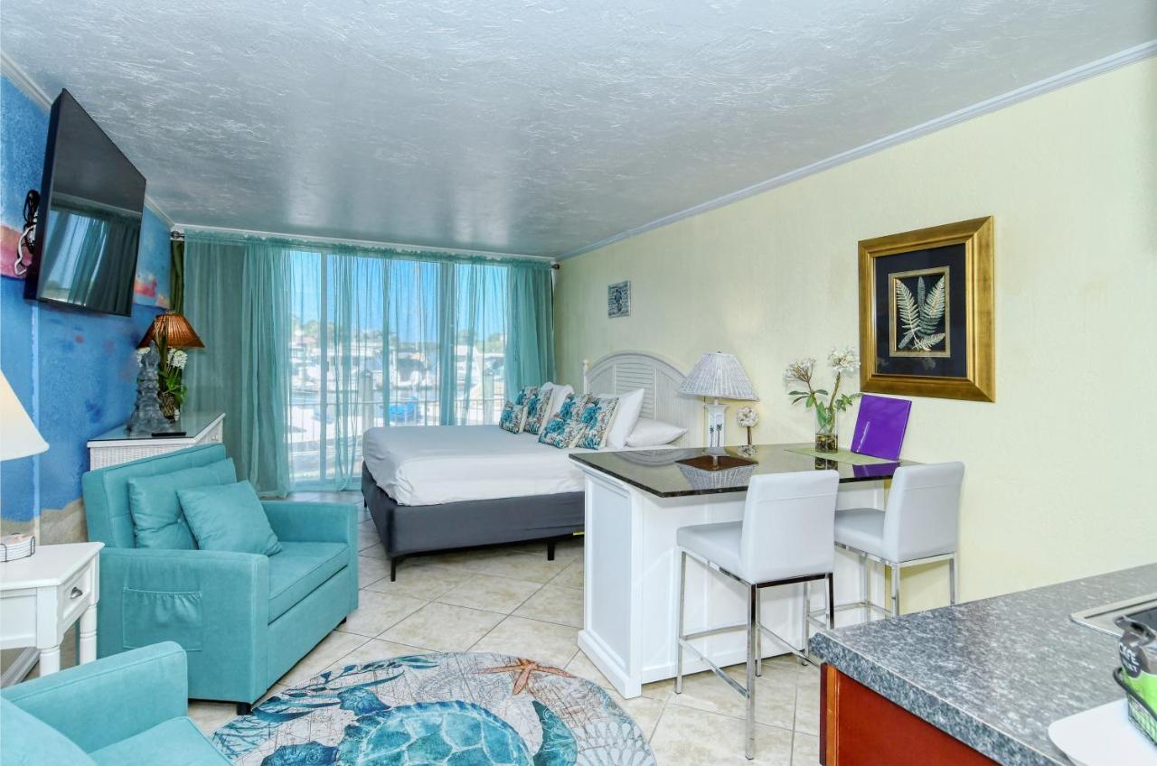 Waterfront Room, Heated Pool, Tiki Bar & Grill South Bradenton Экстерьер фото