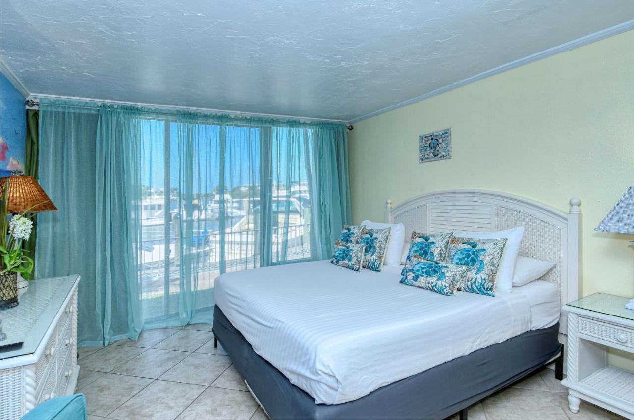 Waterfront Room, Heated Pool, Tiki Bar & Grill South Bradenton Экстерьер фото