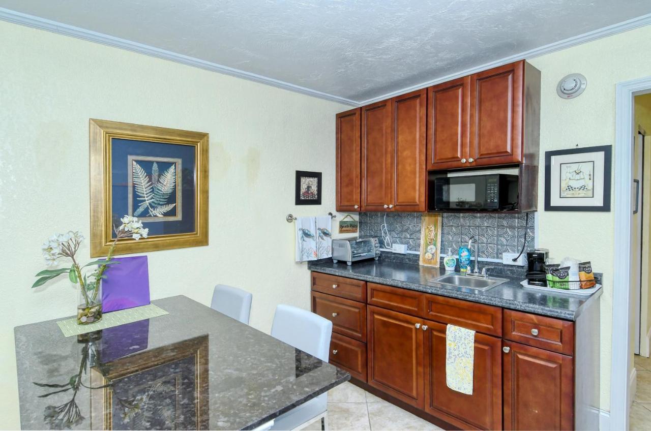 Waterfront Room, Heated Pool, Tiki Bar & Grill South Bradenton Экстерьер фото